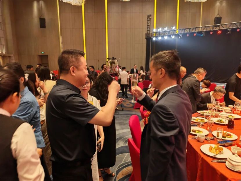 市值超50亿！深圳大卖千岸科技成功敲钟上市相关图片